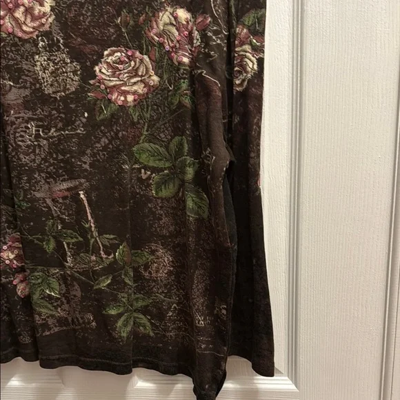 Dark Floral Women's Top - Picture 7 of 8